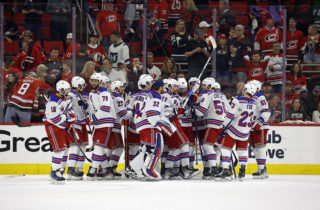 Útočník New Yorku Rangers sa zapísal do histórie, hetrikom zaistil tímu postup do finále Východnej konferencie NHL